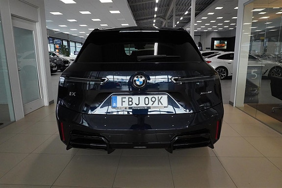 BMW iX 6 of 11