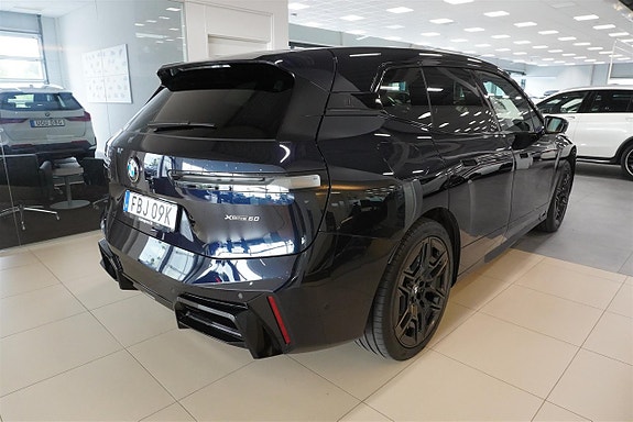 BMW iX 5 of 11