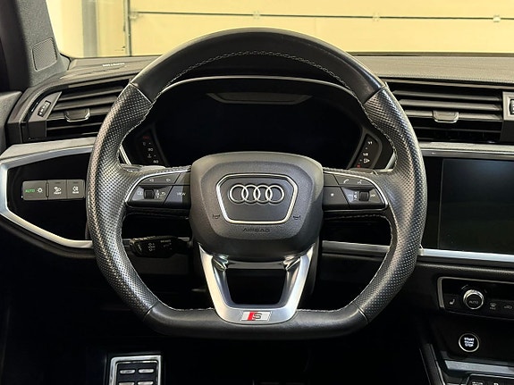 Audi Q3 16 of 26
