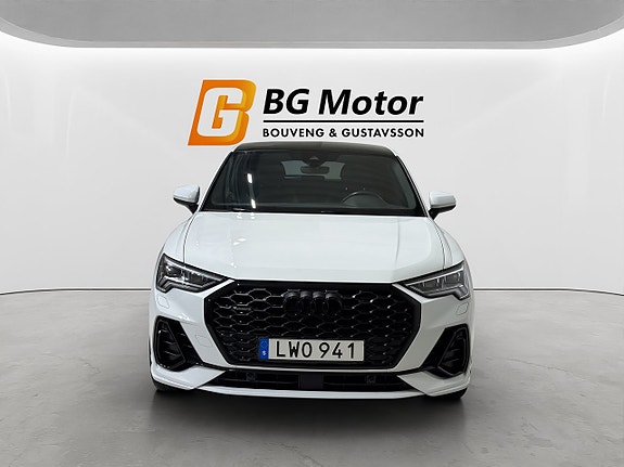 Audi Q3 2 of 26