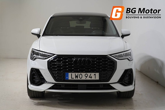 Audi Q3 2 of 5