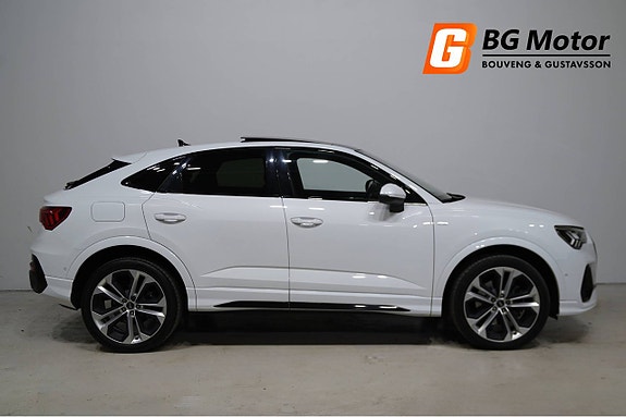 Audi Q3 3 of 5