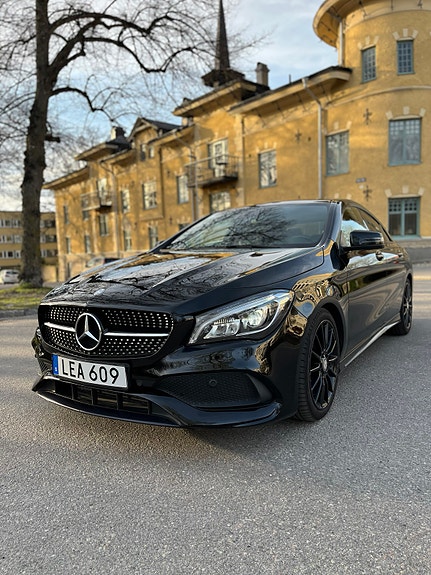 Mercedes-Benz CLA200 2 of 5