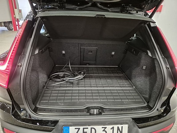 Volvo XC40 8 of 10