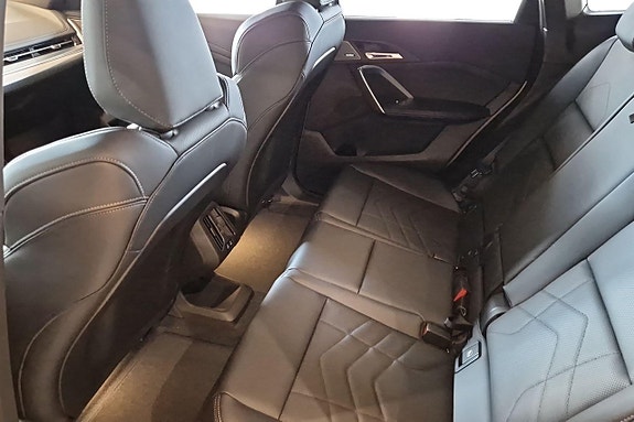 BMW iX1 13 of 23