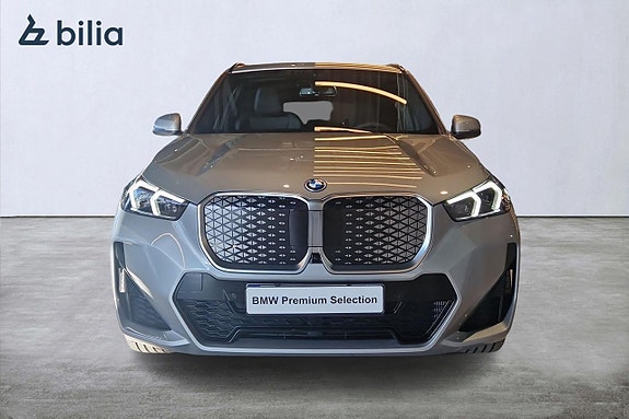 BMW iX1 6 of 23