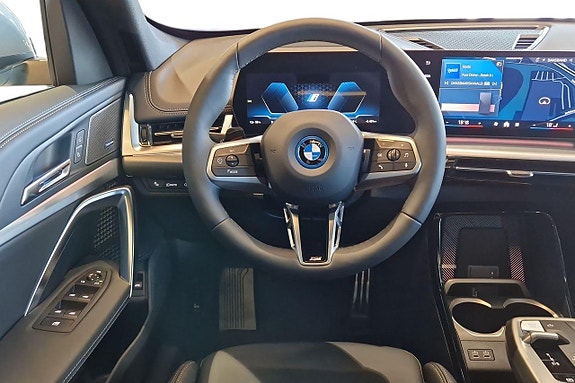 BMW iX1 11 of 23
