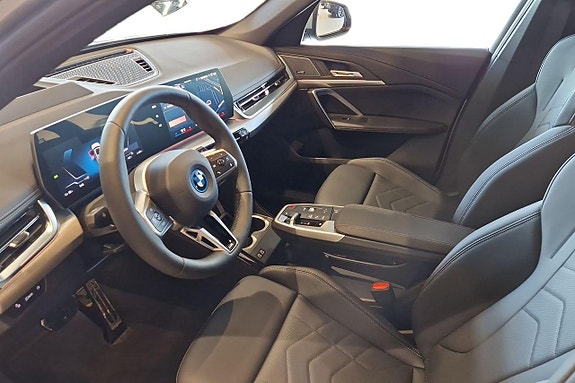 BMW iX1 14 of 23