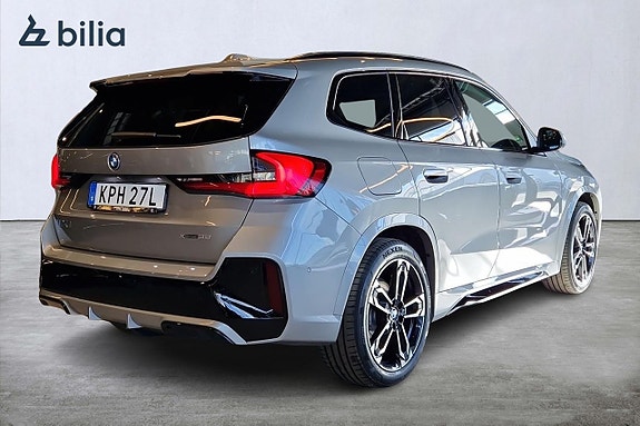 BMW iX1 19 of 23