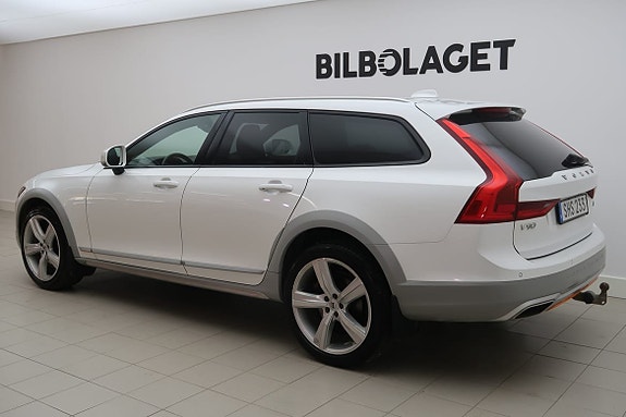 Volvo V90 Cross Country 3 of 5