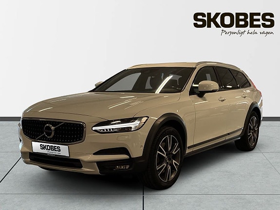 Volvo V90 Cross Country 3 of 5