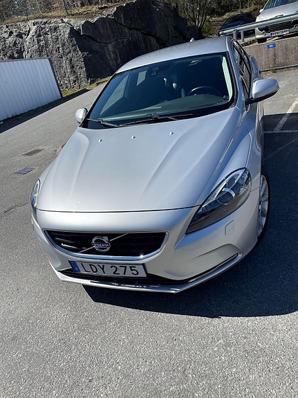 Volvo V40 3 of 9