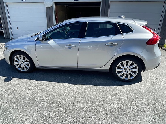 Volvo V40 4 of 9