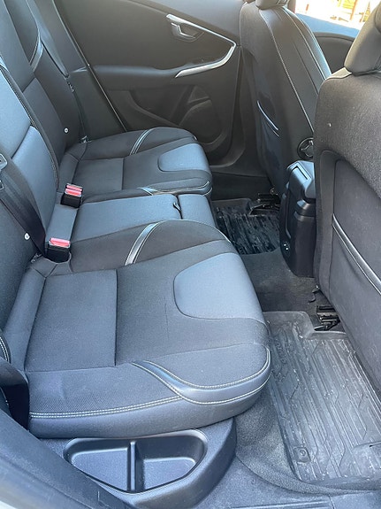 Volvo V40 2 of 9