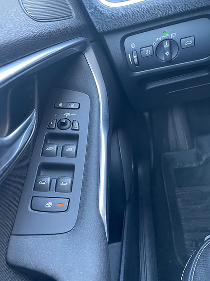 Volvo V40 8 of 9