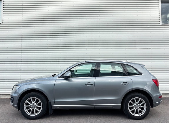 Audi Q5 2 of 17