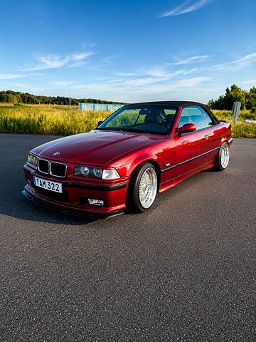 BMW 325i 2 of 5