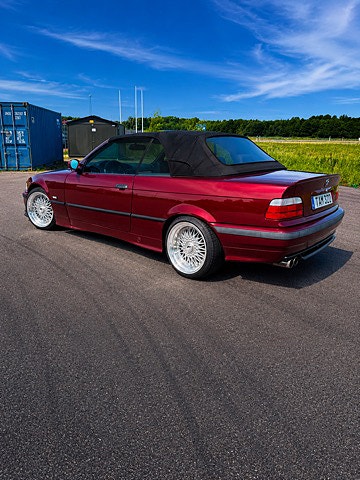 BMW 325i 4 of 5