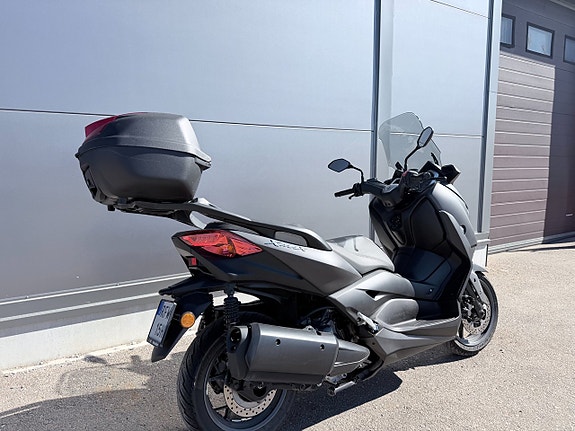 Yamaha X-Max 300 3 of 10
