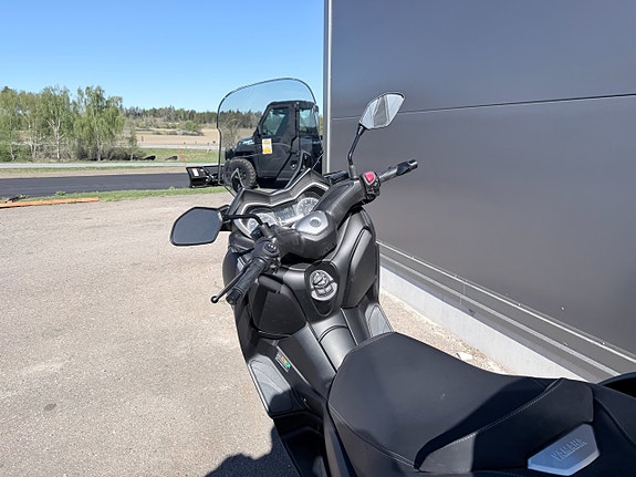 Yamaha X-Max 300 9 of 10