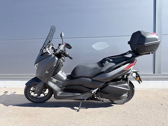 Yamaha X-Max 300 5 of 10