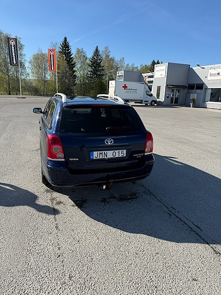 Toyota Avensis 3 of 5