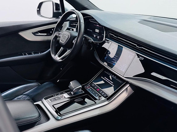 Audi SQ7 4 of 5