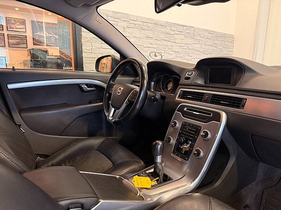 Volvo V70 11 of 18