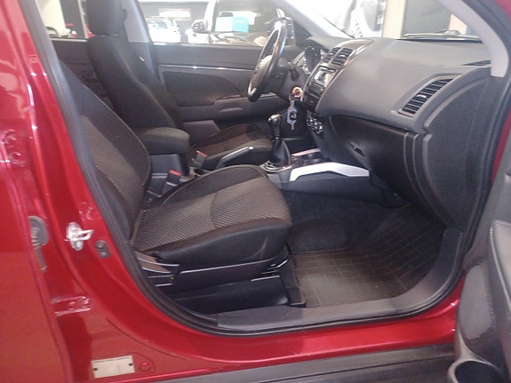 Mitsubishi ASX 8 of 16
