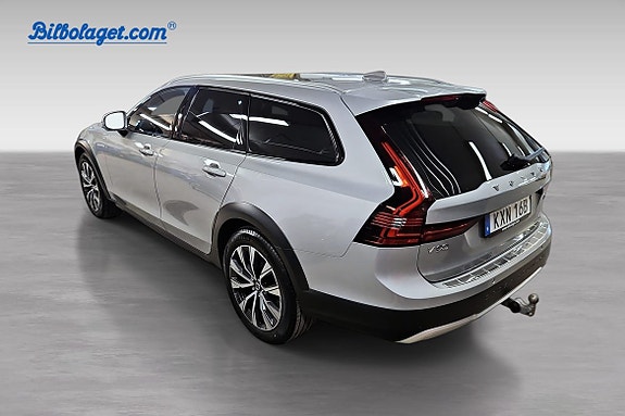 Volvo V90 Cross Country 2 of 5