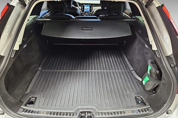 Volvo V90 Cross Country 9 of 15