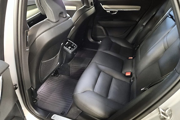 Volvo V90 Cross Country 7 of 15