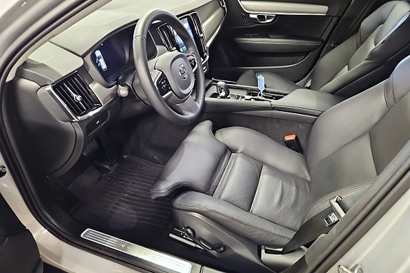Volvo V90 Cross Country 6 of 15