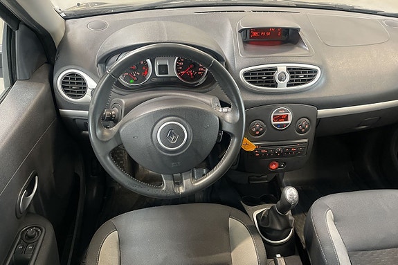 Renault Clio 11 of 12