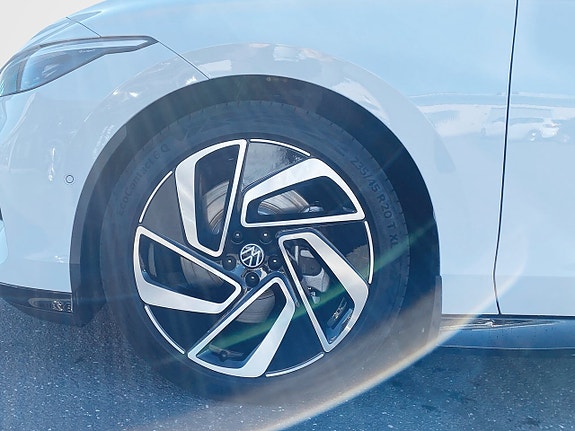 Volkswagen ID.7 8 of 12