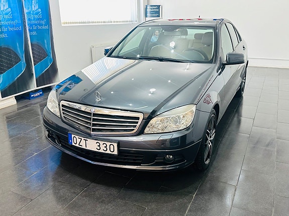 Mercedes-Benz C180 4 of 5
