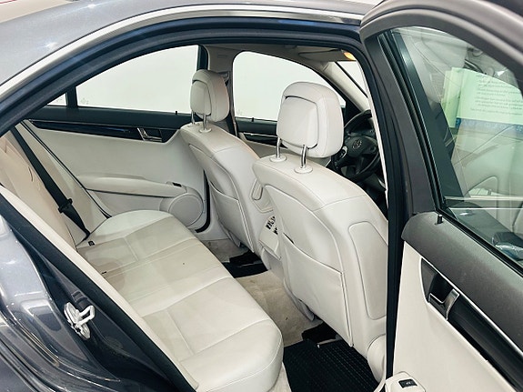 Mercedes-Benz C180 16 of 19