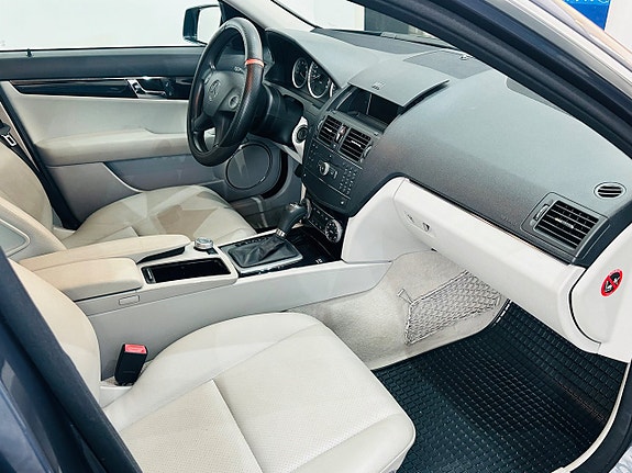 Mercedes-Benz C180 15 of 19