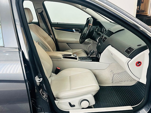 Mercedes-Benz C180 13 of 19