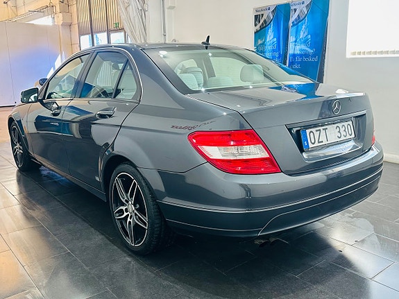 Mercedes-Benz C180 7 of 19