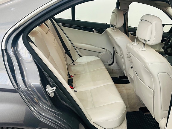 Mercedes-Benz C180 17 of 19
