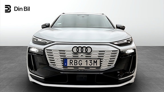 Audi Q6 e-tron 4 of 5