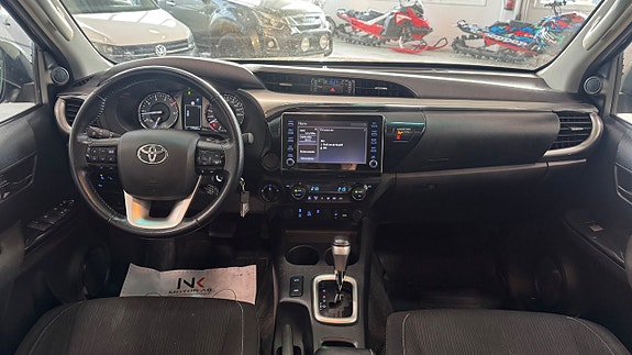 Toyota HiLux 7 of 16