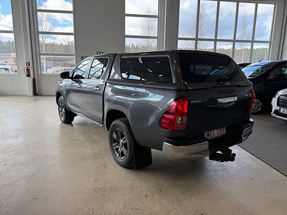 Toyota HiLux 3 of 5