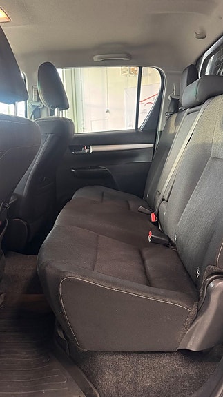 Toyota HiLux 6 of 16
