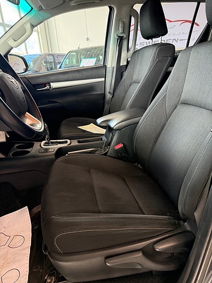 Toyota HiLux 16 of 16