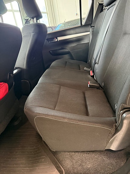 Toyota HiLux 15 of 16