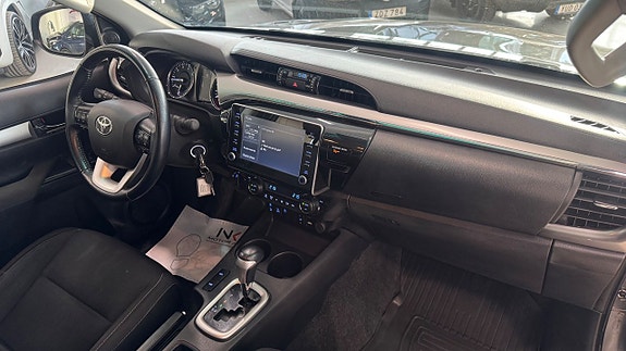 Toyota HiLux 14 of 16