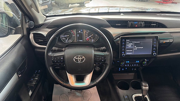 Toyota HiLux 8 of 16