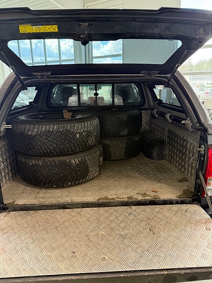 Toyota HiLux 4 of 5